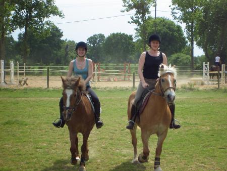 anne helene et delphine sur frimousse et hercule